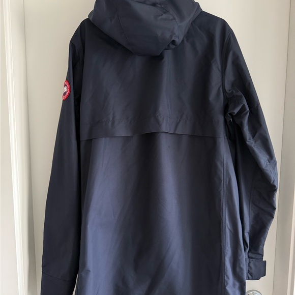 Men’s Canada Goose. Crew trench. Size small. Color admiral navy. - Picture 3 of 5